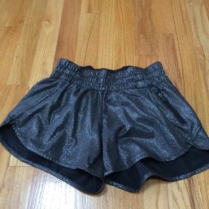 Lululemon Tracker Short V 4”